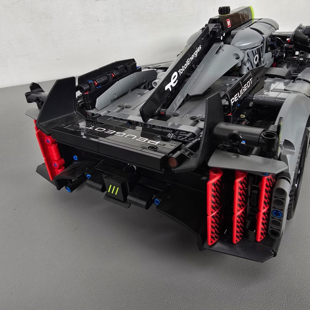 LEGO Technic Peugeot 9X8 24H Le Mans Hybrid Hypercar 42156 Assembled Model 1:10 - Picture 4 of 11